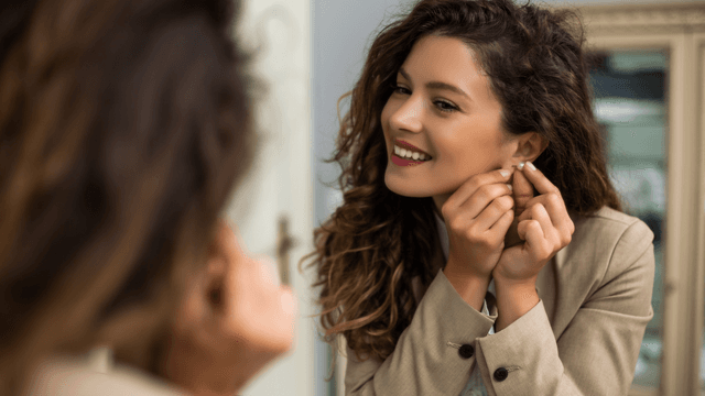 「イヤリング」と「ピアス」の{違;ちが}いとは？