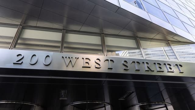 <p><ruby><rb><span class="unknown" word="米国">米国</span></rb><rt>べいこく</rt></ruby>の<ruby><rb><span class="jlpt-n3" word="景気">景気</span></rb><rt>けいき</rt></ruby><ruby><rb><span class="jlpt-n1" word="後退">後退</span></rb><rt>こうたい</rt></ruby>、<ruby><rb><span class="jlpt-n2" word="確率">確率</span></rb><rt>かくりつ</rt></ruby>は３５％　<ruby><rb><span class="jlpt-n3" word="金融">金融</span></rb><rt>きんゆう</rt></ruby><ruby><rb><span class="unknown" word="大手">大手</span></rb><rt>おおて</rt></ruby>ゴールドマン・サックス</p>