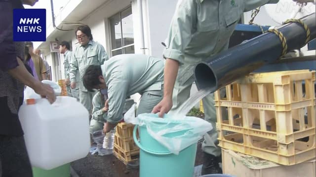 <ruby><span class="jlpt-n4" word="台風">台風</span><rt>たいふう</rt></ruby><span class="" word="が">が</span><ruby><span class="" word="続">続</span><rt>つづ</rt></ruby><span class="" word="け">け</span><span class="" word="て">て</span><ruby><span class="" word="来">来</span><rt>き</rt></ruby><span class="" word="た">た</span><ruby><span class="unknown" word="伊豆">伊豆</span><span class="unknown" word="諸島">諸島</span><rt>いずしょとう</rt></ruby><span class="" word="　">　</span><ruby><span class="" word="大">大</span><rt>おお</rt></ruby><span class="" word="き">き</span><span class="" word="い">い</span><ruby><span class="jlpt-n3" word="被害">被害</span><rt>ひがい</rt></ruby><span class="" word="が">が</span><ruby><span class="" word="出">出</span><rt>で</rt></ruby><span class="" word="て">て</span><span class="" word="い">い</span><span class="" word="る">る</span>