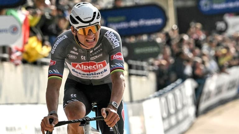 自転車レース中に観客がボトルを投げ、選手が警察に報告