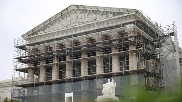 米国の裁判所、移民の送還を一時止める