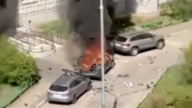 ロシアで<ruby ><rb><span class="jlpt-n5" word="車">車</span></rb><rt>くるま</rt></ruby>がばくはつ　<ruby ><rb><span class="jlpt-n3" word="軍">軍</span></rb><rt>ぐん</rt></ruby>のえらい<ruby ><rb><span class="jlpt-n5" word="人">人</span></rb><rt>ひと</rt></ruby>がしぬ