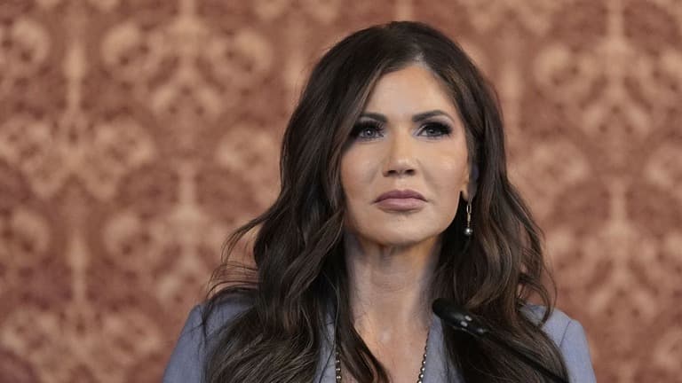 アメリカの大臣のかばんがぬすまれる　うたがわれている人がつかまる