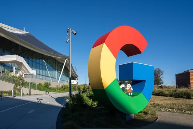 アルファベット、<ruby ><rb><span class="jlpt-n2" word="売上">売上</span></rb><rt>うりあげ</rt></ruby>と<ruby ><rb><span class="jlpt-n3" word="利益">利益</span></rb><rt>りえき</rt></ruby>が<ruby ><rb>大</rb><rt>おお</rt></ruby>きく<ruby ><rb><span class="jlpt-n4" word="増える">増</rb><rt>ふ</rt></ruby>える</span>