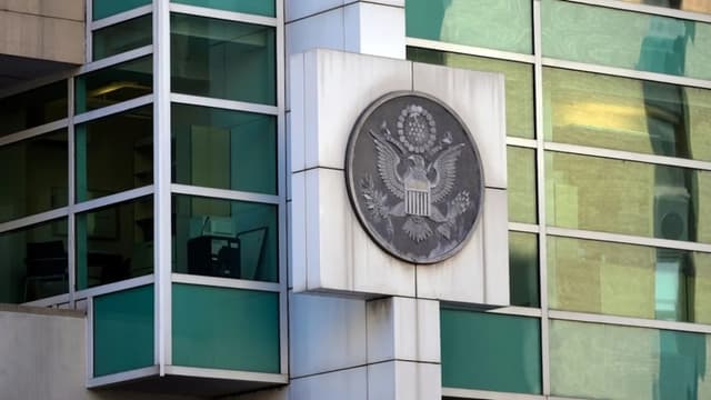 <span class="jlpt-n4" word="アメリカ">アメリカ</span>の<ruby ><rb><span class="unknown" word="子ども">子</rb><rt>こ</rt></ruby>ども</span>３<ruby ><rb><span class="jlpt-n5" word="人">人</span></rb><rt>にん</rt></ruby>と<ruby ><rb><span class="jlpt-n3" word="母親">母親</span></rb><rt>ははおや</rt></ruby>、ホンジュラスにむりやり<ruby ><rb>帰</rb><rt>かえ</rt></ruby>される　４さいの<ruby ><rb>子</rb><rt>こ</rt></ruby>どもはびょうき