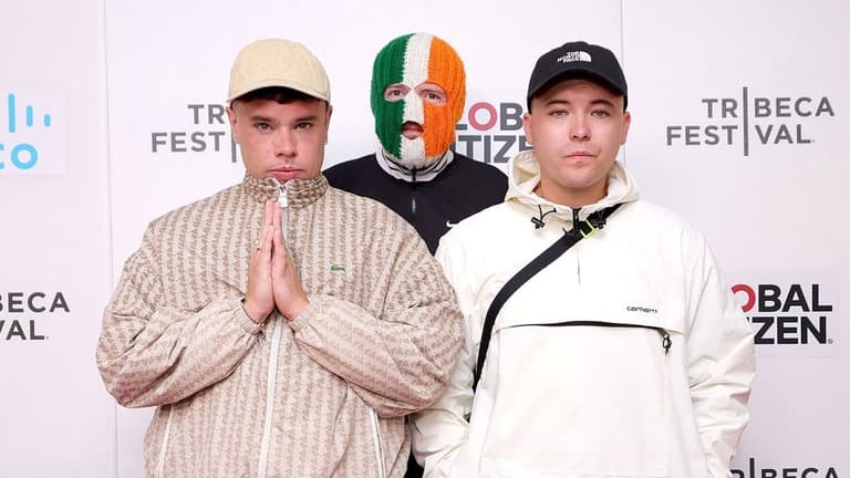 イギリスのヒップホップグループ、警察にしらべられる