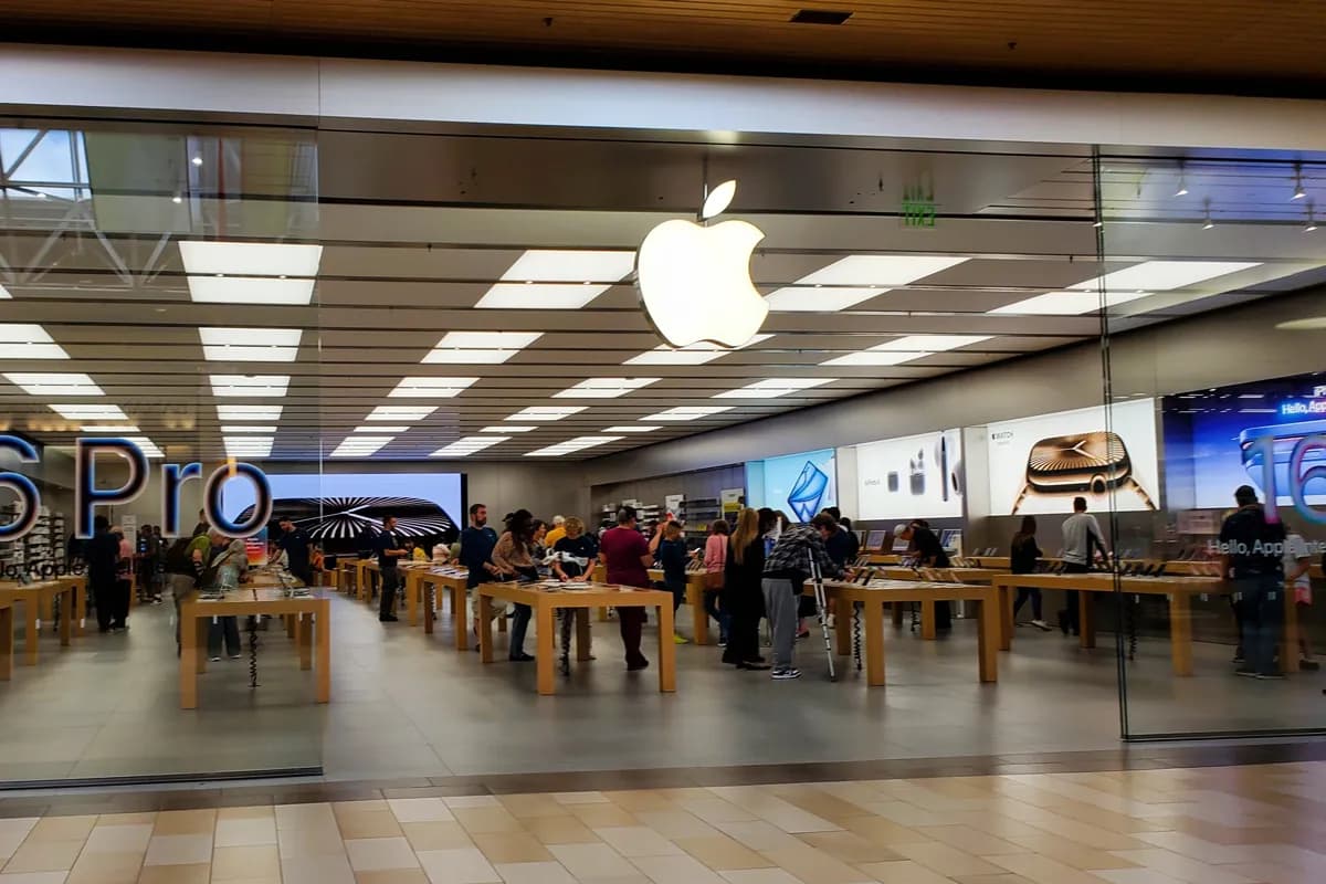 アップル、iPhoneの売上が少し上がるが、株の値段は下がる