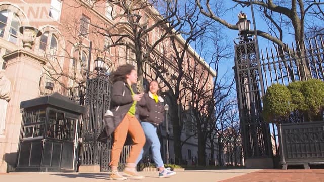 <span class="jlpt-n3" word="トランプ">トランプ</span><ruby ><rb><span class="jlpt-n3" word="大統領">大統領</span></rb><rt>だいとうりょう</rt></ruby>、ハーバード<ruby ><rb><span class="jlpt-n5" word="大学">大学</span></rb><rt>だいがく</rt></ruby>に<span class="jlpt-n5" word="お金">お<ruby ><rb>金</span></rb><rt>かね</rt></ruby>を<ruby ><rb>出</rb><rt>だ</rt></ruby>さないと<ruby ><rb><span class="jlpt-n4" word="伝える">伝</rb><rt>つた</rt></ruby>える</span>