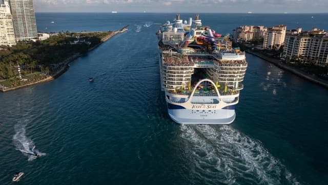 クルーズ<ruby ><rb><span class="jlpt-n3" word="船">船</span></rb><rt>せん</rt></ruby>は<span class="jlpt-n5" word="なぜ">なぜ</span><span class="jlpt-n4" word="どんどん">どんどん</span><ruby ><rb>大</rb><rt>おお</rt></ruby>きく<span class="jlpt-n5" word="なる">なる</span>のか