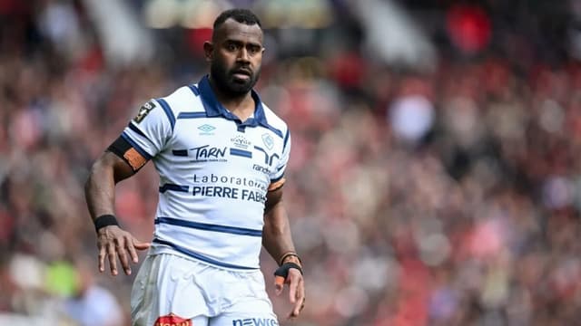 フィジーのラグビー<ruby ><rb><span class="jlpt-n3" word="選手">選手</span></rb><rt>せんしゅ</rt></ruby>、ライスンゲ<span class="jlpt-n1" word="さん">さん</span>が<ruby ><rb><span class="jlpt-n4" word="事故">事故</span></rb><rt>じこ</rt></ruby>で<ruby ><rb><span class="jlpt-n4" word="亡くなる">亡</rb><rt>な</rt></ruby>くなる</span>