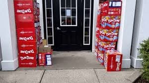 <ruby ><rb><span class="jlpt-n5" word="男の子">男</rb><rt>おとこ</rt></ruby>の<ruby ><rb>子</span></rb><rt>こ</rt></ruby>がお<ruby ><rb>母</rb><rt>かあ</rt></ruby>さんのスマホで<span class="jlpt-n5" word="たくさん">たくさん</span>のキャンディーを<ruby ><rb>買</rb><rt>か</rt></ruby>ってしまいました