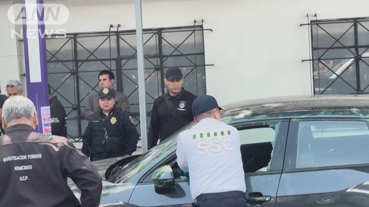 メキシコシティで市長の近くの2人がうたれてしにました