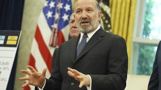 <ruby ><rb><span class="jlpt-n4" word="アメリカ">アメリカ</span></rb><rt>アメリカ</rt></ruby>で<ruby ><rb><span class="unknown" word="高額">高額</span></rb><rt>こうがく</rt></ruby>な「ゴールド<span class="jlpt-n3" word="カード">カード</span>」ビザ、<span class="jlpt-n4" word="もうすぐ">もうすぐ</span><ruby ><rb><span class="jlpt-n1" word="申し込み">申し込み</span></rb><rt>もうしこみ</rt></ruby><ruby ><rb><span class="jlpt-n3" word="開始">開始</span></rb><rt>かいし</rt></ruby>