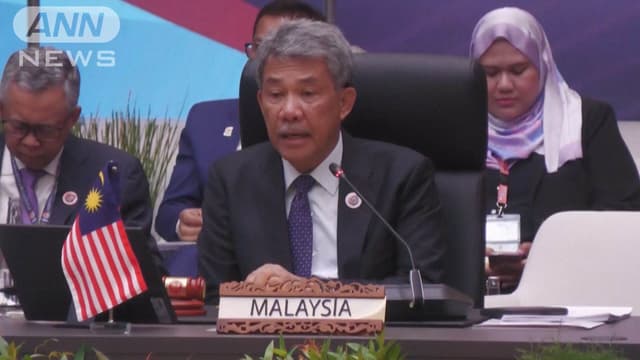 <span class="jlpt-n4" word="アメリカ">アメリカ</span>と<ruby ><rb><span class="unknown" word="中国">中国</span></rb><rt>ちゅうごく</rt></ruby>のけんかで、<ruby ><rb><span class="jlpt-n4" word="世界">世界</span></rb><rt>せかい</rt></ruby>のけいざいがしんぱい