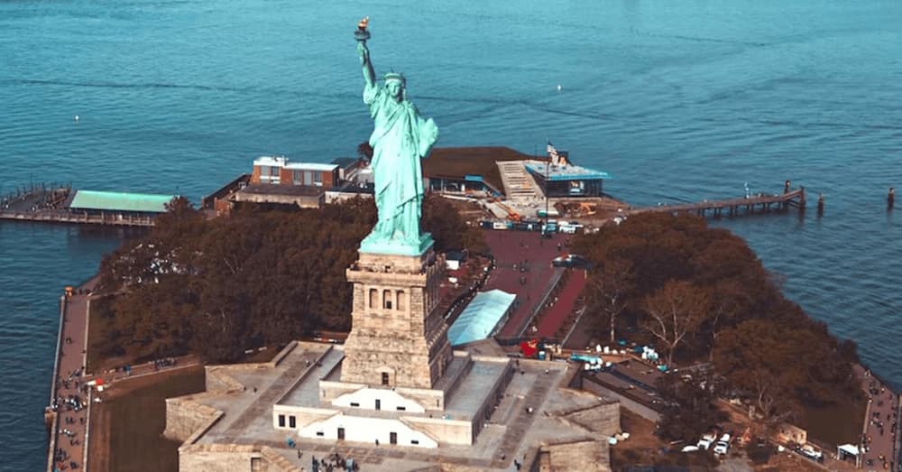 アメリカの自由の女神像