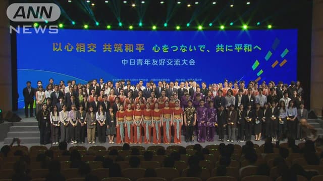 <ruby ><rb><span class="jlpt-n3" word="日本">日本</span></rb><rt>にほん</rt></ruby>と <ruby ><rb><span class="unknown" word="中国">中国</span></rb><rt>ちゅうごく</rt></ruby>の <ruby ><rb><span class="jlpt-n5" word="学生">学生</span></rb><rt>がくせい</rt></ruby>が <ruby ><rb><span class="unknown" word="北京">北京</span></rb><rt>ぺきん</rt></ruby>で <ruby ><rb><span class="jlpt-n3" word="平和">平和</span></rb><rt>へいわ</rt></ruby>を いっしょに <ruby ><rb>考</rb><rt>かんが</rt></ruby>えました