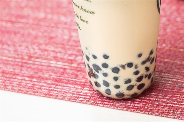 <ruby ><rb><span class="jlpt-n2" word="期限">期限</span></rb><rt>きげん</rt></ruby>がすぎたタピオカを<ruby ><rb><span class="jlpt-n3" word="日本">日本</span></rb><rt>にほん</rt></ruby>にうる