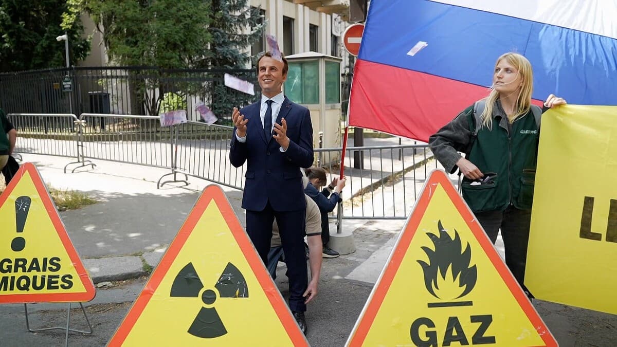 マクロン大統領の人形がかえされました