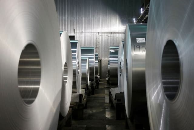 <span class="jlpt-n4" word="アメリカ">アメリカ</span>、<ruby ><rb><span class="jlpt-n1" word="鉄鋼">鉄鋼</span></rb><rt>てっこう</rt></ruby>と<span class="jlpt-n1" word="アルミ">アルミ</span>の<ruby ><rb><span class="jlpt-n1" word="関税">関税</span></rb><rt>かんぜい</rt></ruby>を50％に<ruby ><rb><span class="jlpt-n5" word="上げる">上</rb><rt>あ</rt></ruby>げる</span>