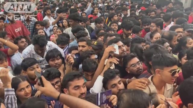 クリケット<ruby ><rb><span class="jlpt-n3" word="優勝">優勝</span></rb><rt>ゆうしょう</rt></ruby>で<span class="jlpt-n1" word="ファン">ファン</span><ruby ><rb><span class="unknown" word="殺到">殺到</span></rb><rt>さっとう</rt></ruby>、11<ruby ><rb><span class="jlpt-n5" word="人">人</span></rb><rt>にん</rt></ruby><ruby ><rb><span class="jlpt-n3" word="死亡">死亡</span></rb><rt>しぼう</rt></ruby>