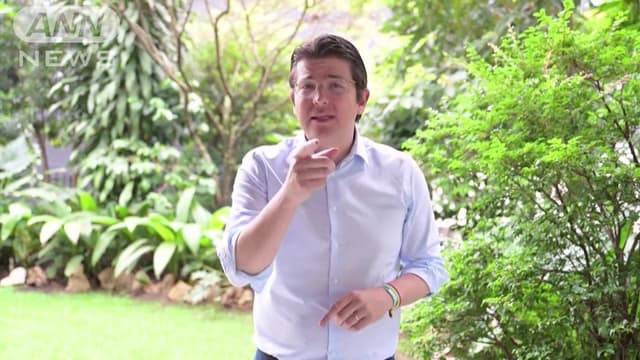 コロンビアで<ruby ><rb><span class="jlpt-n3" word="大統領">大統領</span></rb><rt>だいとうりょう</rt></ruby><ruby ><rb><span class="jlpt-n1" word="選挙">選挙</span></rb><rt>せんきょ</rt></ruby>の<ruby ><rb><span class="jlpt-n5" word="人">人</span></rb><rt>ひと</rt></ruby>がうたれる　<ruby ><rb>15さい</rb><rt>じゅうごさい</rt></ruby>の<ruby ><rb><span class="jlpt-n5" word="男の子">男</rb><rt>おとこ</rt></ruby>の<ruby ><rb>子</span></rb><rt>こ</rt></ruby>がつかまる