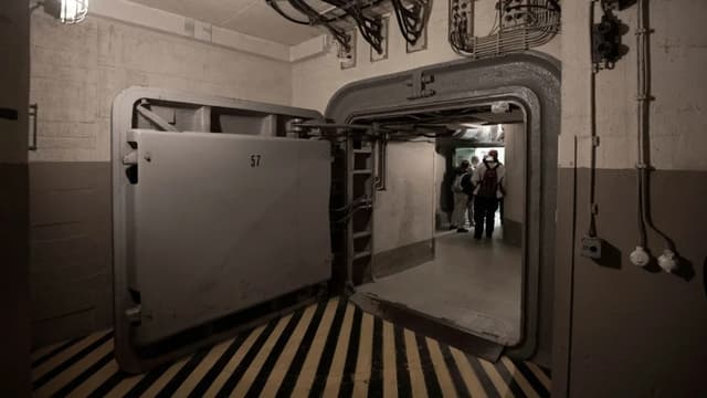 ドイツ、<ruby ><rb><span class="jlpt-n5" word="古い">古</rb><rt>ふる</rt></ruby>い</span><ruby ><rb><span class="jlpt-n3" word="地下">地下</span></rb><rt>ちか</rt></ruby>シェルターを<ruby ><rb>新</rb><rt>あたら</rt></ruby>しくして<ruby ><rb><span class="jlpt-n2" word="増やす">増</rb><rt>ふ</rt></ruby>やす</span><ruby ><rb><span class="jlpt-n3" word="計画">計画</span></rb><rt>けいかく</rt></ruby>