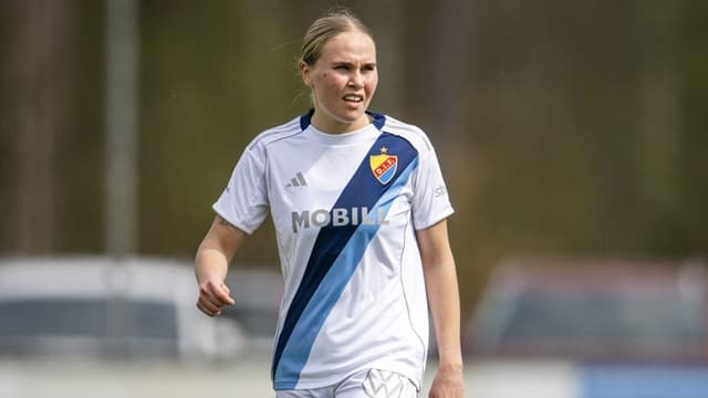 サッカーの <span class="jlpt-n3" word="チーム">チーム</span>、まちがえて <ruby ><rb>51さい</rb><rt>ごじゅういっさい</rt></ruby>の <ruby ><rb><span class="jlpt-n5" word="人">人</span></rb><rt>ひと</rt></ruby>を よぶ