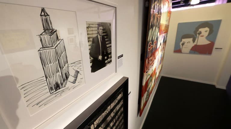 トランプさんは「絵をかいたことがない」と言いましたが、前に自分の絵をオークションに出しました