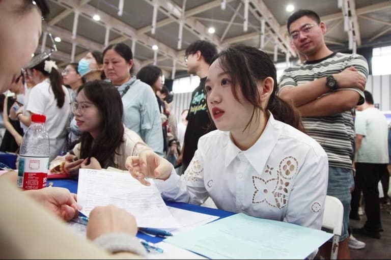 中国、ネットで「悲観的な話」を取り締まり