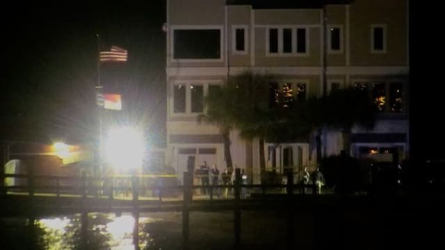 <span class="jlpt-n4" word="アメリカ">アメリカ</span>の<span class="jlpt-n1" word="バー">バー</span>で<span class="jlpt-n3" word="ボート">ボート</span>からうたれて3<ruby ><rb><span class="jlpt-n5" word="人">人</span></rb><rt>にん</rt></ruby>がしにました