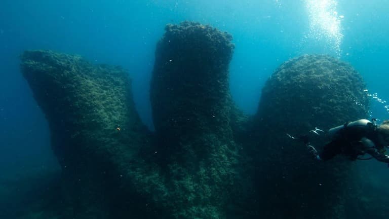 古代エジプトの水中にあった港とクレオパトラの墓の謎