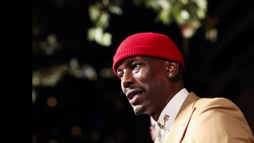 アメリカの俳優、タイリース・ギブソンさんの大きい犬が小さい犬をかみました