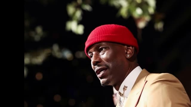 <span class="jlpt-n4" word="アメリカ">アメリカ</span>の<span class="jlpt-n3" word="俳優">俳優</span>、タイリース・ギブソン<span class="jlpt-n1" word="さん">さん</span>の<span class="jlpt-n5" word="大きい">大きい</span><span class="jlpt-n5" word="犬">犬</span>が<span class="jlpt-n5" word="小さい">小さい</span>犬をかみました