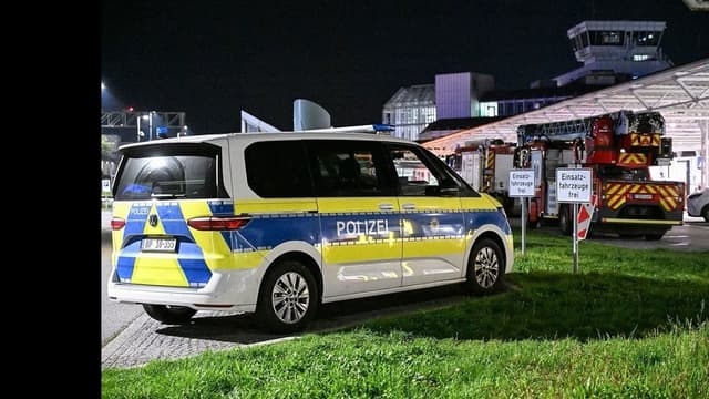 ドイツの<span class="jlpt-n4" word="空港"><ruby><rb>空港</rb><rt>くうこう</rt></ruby></span>であやしいドローンが<span class="jlpt-n4" word="見つかる"><ruby><rb>見つかる</rb><rt>みつかる</rt></ruby></span>