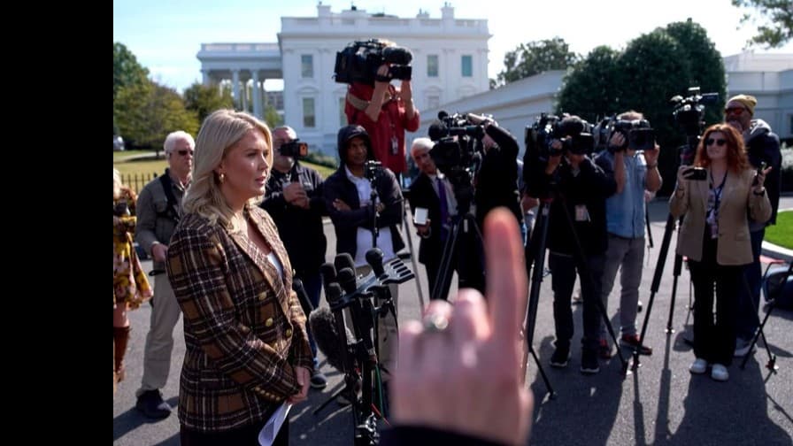 アメリカでたくさんの政府の人が仕事をやめるかもしれません