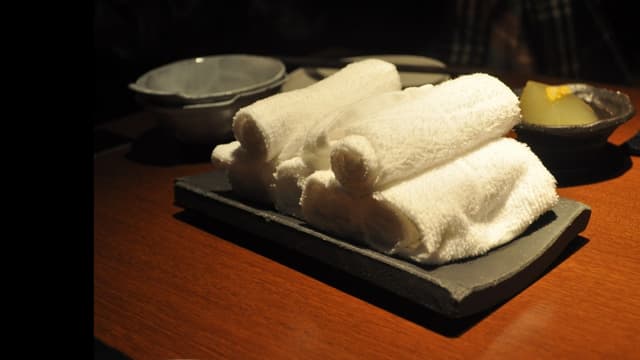 <ruby ><rb><span class="jlpt-n3" word="日本">日本</span></rb><rt>にほん</rt></ruby>の<span class="jlpt-n3" word="お">お</span>しぼり