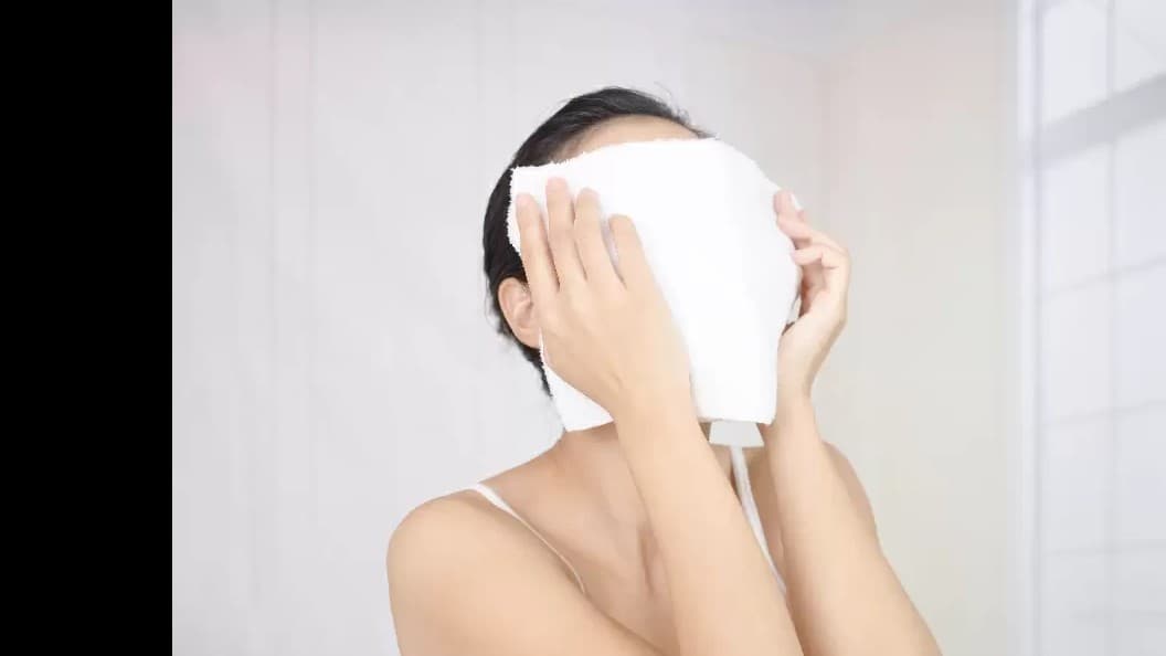 あたたかいタオルでかおをきれいにするほうほう