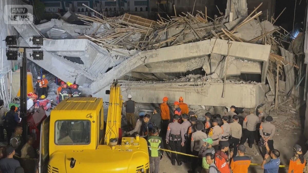 インドネシアの学校でお寺がこわれて61人がなくなる