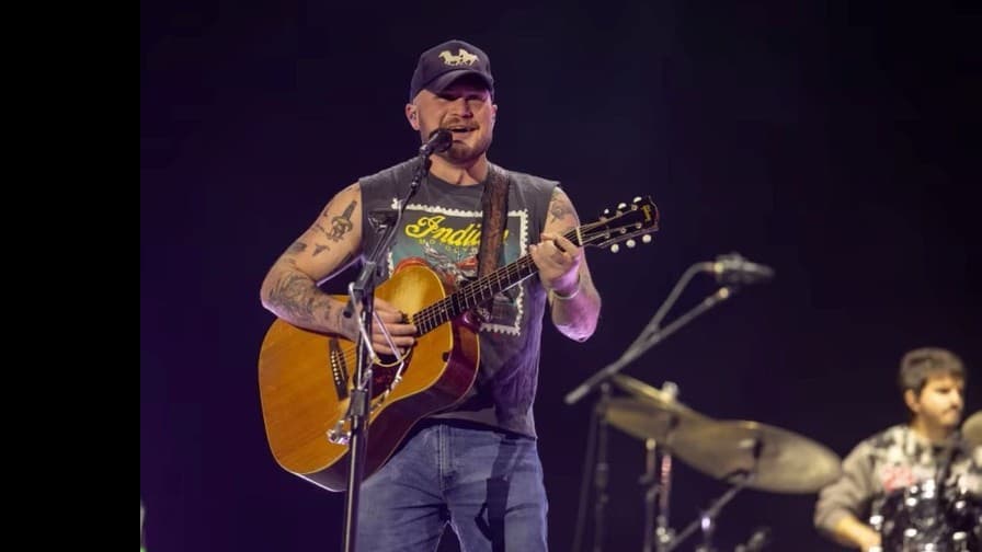 カントリー歌手ザック・ブライアン、新しい歌でアメリカの移民問題をうたう