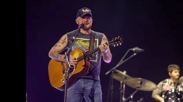 <ruby ><rb><span class="" word="カ">カ</span><span class="" word="ン">ン</span><span class="" word="ト">ト</span><span class="" word="リ">リ</span><span class="" word="ー">ー</span></rb><rt>かんとりー</rt></ruby><ruby ><rb><span class="jlpt-n3" word="歌手">歌手</span></rb><rt>かしゅ</rt></ruby><span class="" word="ザ">ザ</span><span class="" word="ッ">ッ</span><span class="" word="ク">ク</span><span class="" word="・">・</span><span class="" word="ブ">ブ</span><span class="" word="ラ">ラ</span><span class="" word="イ">イ</span><span class="" word="ア">ア</span><span class="" word="ン">ン</span><span class="" word="、">、</span><ruby ><rb><span class="" word="新">新</span></rb><rt>あたら</rt></ruby><span class="" word="し">し</span><span class="" word="い">い</span><ruby ><rb><span class="" word="歌">歌</span></rb><rt>うた</rt></ruby><span class="" word="で">で</span><ruby ><rb><span class="jlpt-n4" word="アメリカ">アメリカ</span></rb><rt>あめりか</rt></ruby><span class="" word="の">の</span><ruby ><rb><span class="jlpt-n1" word="移民">移民</span></rb><rt>いみん</rt></ruby><ruby ><rb><span class="jlpt-n5" word="問題">問題</span></rb><rt>もんだい</rt></ruby><span class="" word="を">を</span><span class="" word="う">う</span><span class="" word="た">た</span><span class="" word="う">う</span>