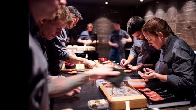 <span class="" word="ア">ア</span><span class="" word="リ">リ</span><span class="" word="で">で</span><ruby ><rb><span class="" word="作">作</span></rb><rt>つく</rt></ruby><span class="" word="っ">っ</span><span class="" word="た">た</span><span class="" word="ヨ">ヨ</span><span class="" word="ー">ー</span><span class="" word="グ">グ</span><span class="" word="ル">ル</span><span class="" word="ト">ト</span><span class="" word="が">が</span><ruby ><rb><span class="jlpt-n5" word="有名">有名</span></rb><rt>ゆうめい</rt></ruby><span class="jlpt-n5" word="レストラン">レストラン</span><span class="" word="で">で</span><ruby ><rb><span class="" word="出">出</span></rb><rt>だ</rt></ruby><span class="" word="さ">さ</span><span class="" word="れ">れ</span><span class="" word="る">る</span>