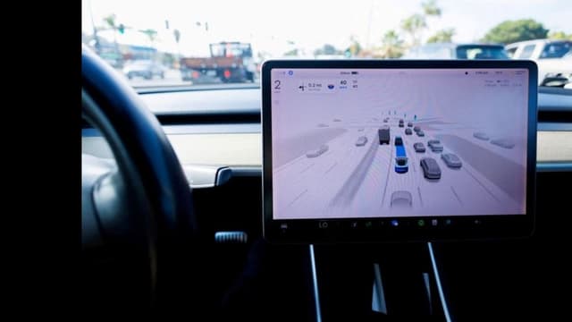 <span class="" word="テ">テ</span><span class="" word="ス">ス</span><span class="" word="ラ">ラ</span><span class="" word="の">の</span><ruby ><rb><span class="jlpt-n3" word="自動">自動</span><span class="jlpt-n3" word="運転">運転</span><span class="jlpt-n5" word="車">車</span></rb><rt>じどううんてんしゃ</rt></ruby><span class="" word="、">、</span><span class="jlpt-n5" word="なぜ">なぜ</span><ruby ><rb><span class="jlpt-n4" word="危険">危険</span></rb><rt>きけん</rt></ruby><span class="jlpt-n5" word="でも">でも</span><ruby ><rb><span class="" word="走">走</span></rb><rt>はし</rt></ruby><span class="" word="っ">っ</span><span class="" word="て">て</span><span class="" word="い">い</span><span class="" word="る">る</span><span class="" word="の">の</span><span class="" word="か">か</span>