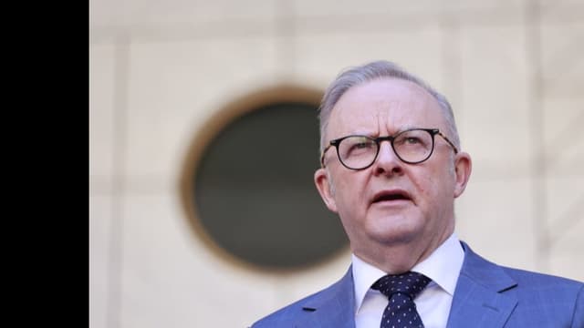 <span class="" word="オ">オ</span><span class="" word="ー">ー</span><span class="" word="ス">ス</span><span class="" word="ト">ト</span><span class="" word="ラ">ラ</span><span class="" word="リ">リ</span><span class="" word="ア">ア</span><span class="" word="の">の</span><ruby ><rb><span class="jlpt-n3" word="首相">首相</span></rb><rt>しゅしょう</rt></ruby><span class="" word="の">の</span><ruby ><rb><span class="jlpt-n5" word="電話">電話</span><span class="jlpt-n5" word="番号">番号</span></rb><rt>でんわばんごう</rt></ruby><span class="" word="が">が</span><span class="jlpt-n4" word="アメリカ">アメリカ</span><span class="" word="の">の</span><span class="" word="サ">サ</span><span class="" word="イ">イ</span><span class="" word="ト">ト</span><span class="" word="に">に</span><ruby ><rb><span class="" word="出">出</span></rb><rt>で</rt></ruby><span class="" word="ま">ま</span><span class="" word="し">し</span><span class="" word="た">た</span>