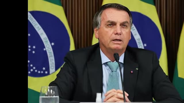 <ruby><rb><span class="jlpt-n4" word="アメリカ">アメリカ</span></rb><rt>アメリカ</rt></ruby><span class="" word="の">の</span><ruby><rb><span class="jlpt-n3" word="州">州</span></rb><rt>しゅう</rt></ruby><span class="" word="、">、</span><ruby><rb><span class="unknown" word="太陽光">太陽光</span><span class="jlpt-n2" word="発電">発電</span></rb><rt>たいようこうはつでん</rt></ruby><span class="" word="の">の</span><ruby><rb><span class="jlpt-n3" word="計画">計画</span></rb><rt>けいかく</rt></ruby><ruby><rb><span class="jlpt-n3" word="中止">中止</span></rb><rt>ちゅうし</rt></ruby><span class="" word="で">で</span><span class="jlpt-n3" word="トランプ">トランプ</span><ruby><rb><span class="jlpt-n1" word="政権">政権</span></rb><rt>せいけん</rt></ruby><span class="" word="を">を</span><span class="" word="う">う</span><span class="" word="っ">っ</span><span class="" word="た">た</span><span class="" word="え">え</span><span class="" word="る">る</span>