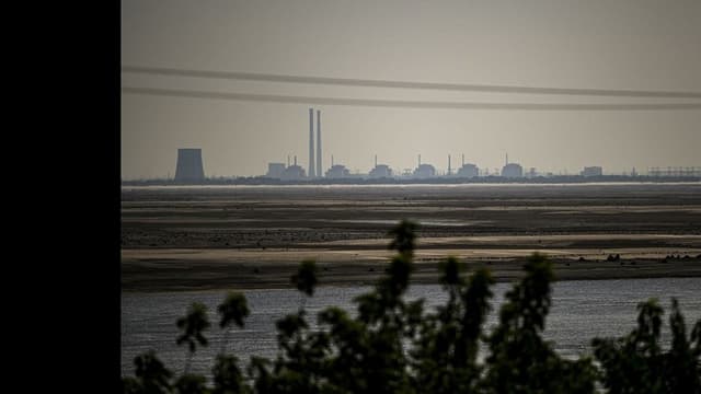 <span class="" word="ザ">ザ</span><span class="" word="ポ">ポ</span><span class="" word="リ">リ</span><span class="" word="ー">ー</span><span class="" word="ジ">ジ</span><span class="" word="ャ">ャ</span><ruby ><rb><span class="unknown" word="原発">原発</span></rb><rt>げんぱつ</rt></ruby><span class="" word="で">で</span><ruby ><rb><span class="jlpt-n5" word="電気">電気</span></rb><rt>でんき</rt></ruby><span class="" word="を">を</span><span class="" word="な">な</span><span class="" word="お">お</span><span class="" word="す">す</span><span class="" word="た">た</span><span class="" word="め">め</span><span class="" word="に">に</span><ruby ><rb><span class="jlpt-n1" word="休戦">休戦</span></rb><rt>きゅうせん</rt></ruby>