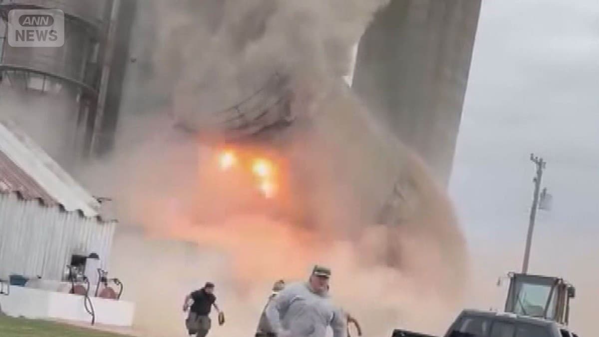 アメリカで大きなサイロがたおれる　大豆がちらばる