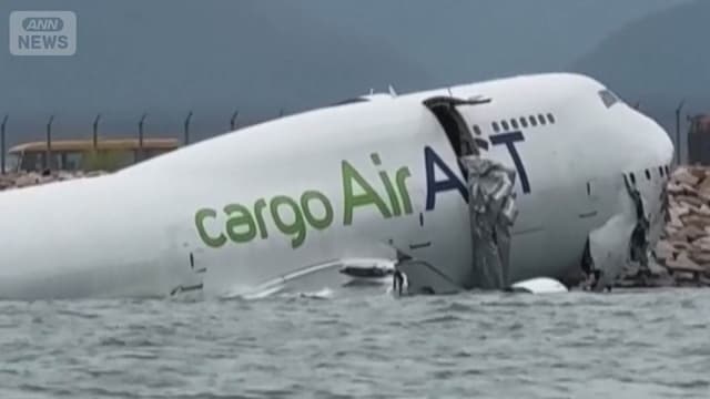 <ruby ><rb><span class="unknown" word="香港">香港</span></rb><rt>ほんこん</rt></ruby><span class="" word="の">の</span><ruby ><rb><span class="jlpt-n4" word="空港">空港</span></rb><rt>くうこう</rt></ruby><span class="" word="で">で</span><span class="" word="ひ">ひ</span><span class="" word="こ">こ</span><span class="" word="う">う</span><span class="" word="き">き</span><span class="" word="が">が</span><span class="" word="う">う</span><span class="" word="み">み</span><span class="" word="に">に</span><span class="" word="お">お</span><span class="" word="ち">ち</span><span class="" word="ま">ま</span><span class="" word="し">し</span><span class="" word="た">た</span>