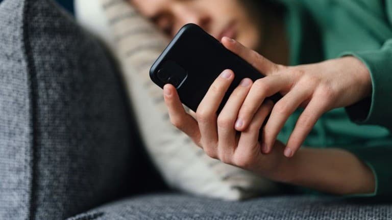 インスタグラム、１０だいのためにＡＩの使い方をもっと安全にする