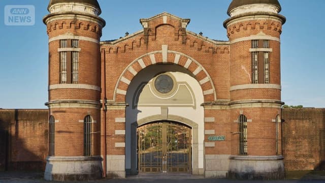 <ruby ><rb><span class="" word="古">古</span></rb><rt>ふる</rt></ruby><span class="" word="い">い</span><ruby ><rb><span class="unknown" word="奈良">奈良</span></rb><rt>なら</rt></ruby><span class="" word="の">の</span><ruby ><rb><span class="unknown" word="刑務所">刑務所</span></rb><rt>けいむしょ</rt></ruby><span class="" word="が">が</span><span class="" word="ミ">ミ</span><span class="" word="ュ">ュ</span><span class="" word="ー">ー</span><span class="" word="ジ">ジ</span><span class="" word="ア">ア</span><span class="" word="ム">ム</span><span class="" word="と">と</span><span class="jlpt-n5" word="ホテル">ホテル</span><span class="" word="に">に</span><span class="" word="な">な</span><span class="" word="り">り</span><span class="" word="ま">ま</span><span class="" word="す">す</span>