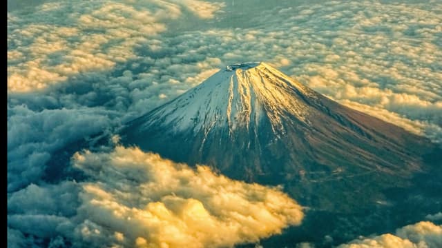 <span class="" word="ふ">ふ</span><span class="" word="じ">じ</span><span class="jlpt-n1" word="さん">さん</span>